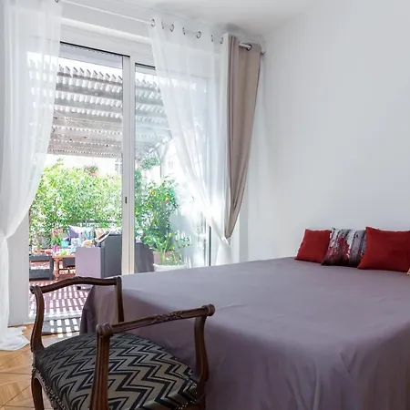Homestay Centre - Terrasse Privee - Espaces Communs Partages